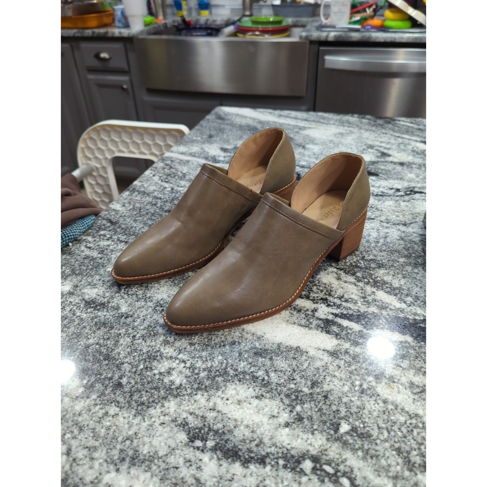 Arider Girl Ankle Booties Sz 8.5 Chic Western Style Shoes Slip On